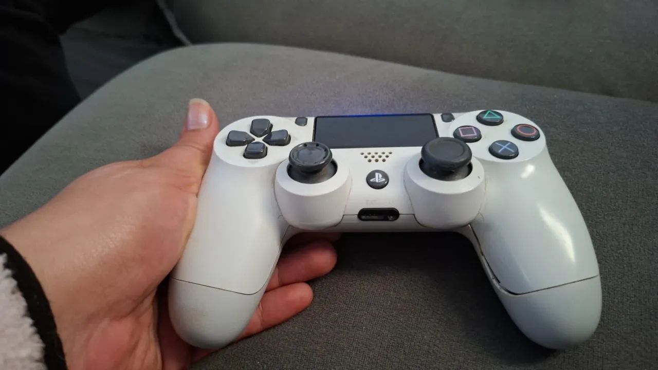Vende Playstation 4 Slim - Foto 3