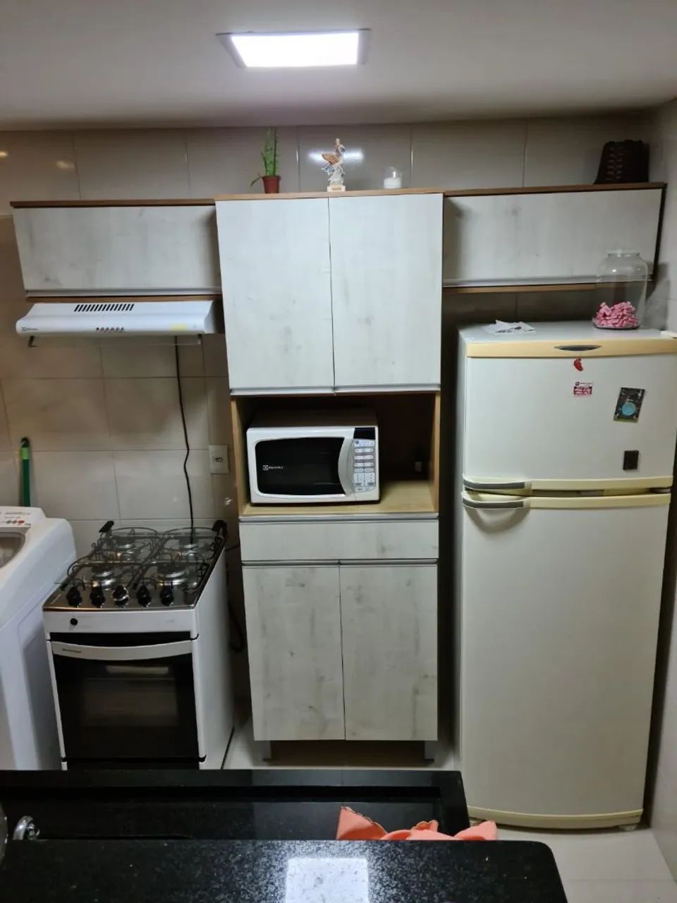 Armário de cozinha com exaustor de brinde