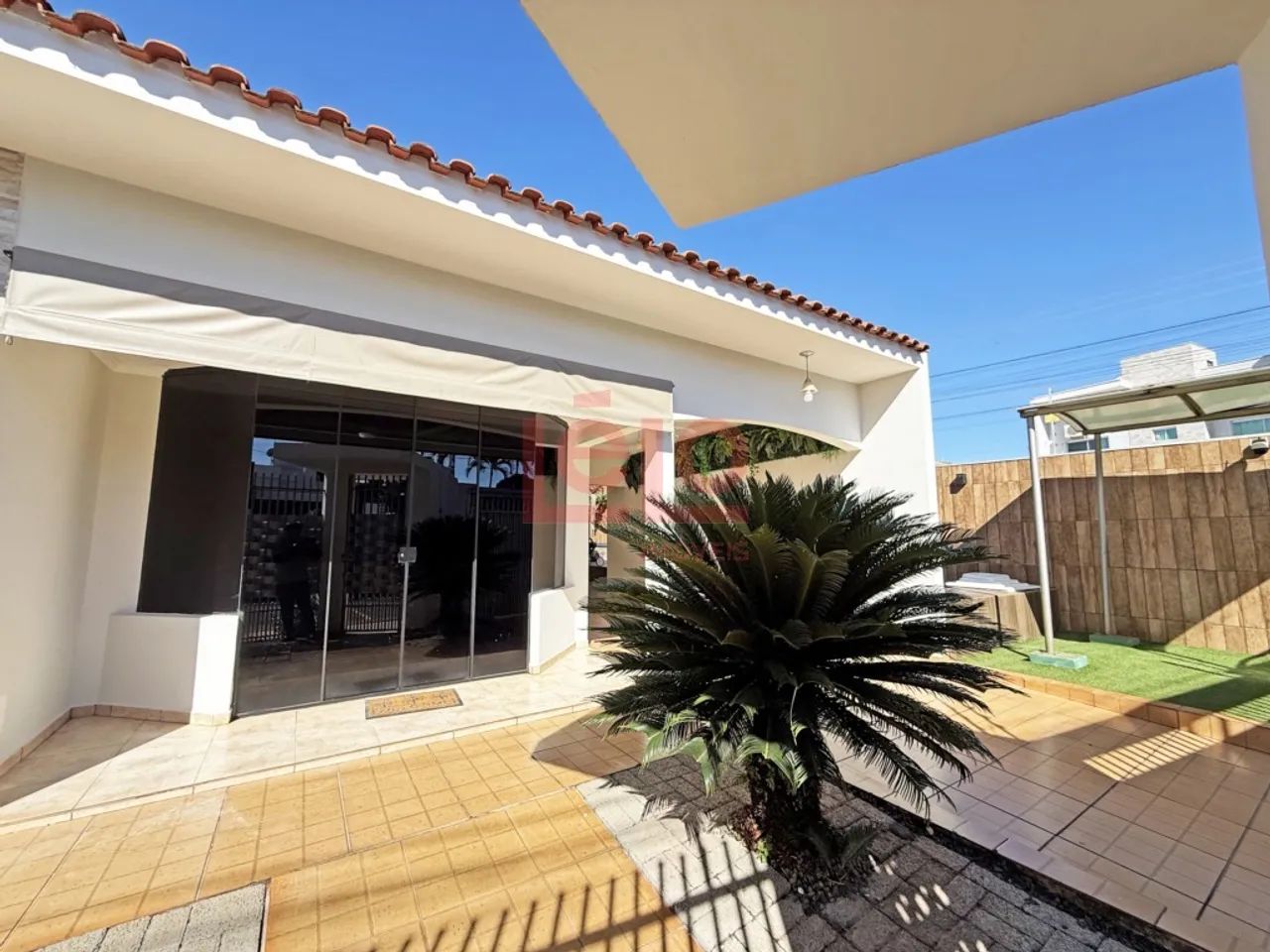 Casa com piscina próximo a Delegacia - Foto 3
