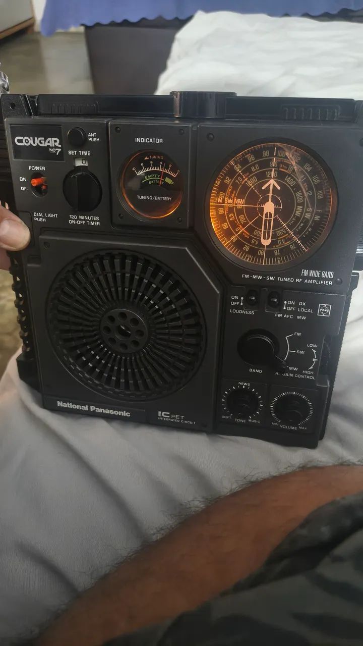National Panasonic COUGAR No.7 本体 Rádio National Panasonic COUGAR No07. Japonês. - Aparelhos de Som