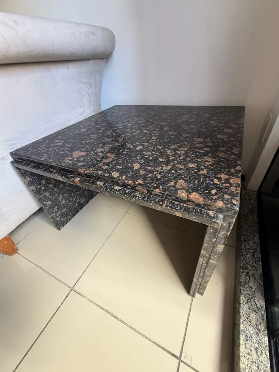 02 mesas de canto para sala , em granito exclusivo 