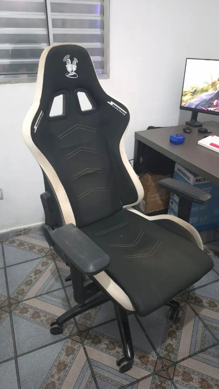 Cadeira gamer e mesa