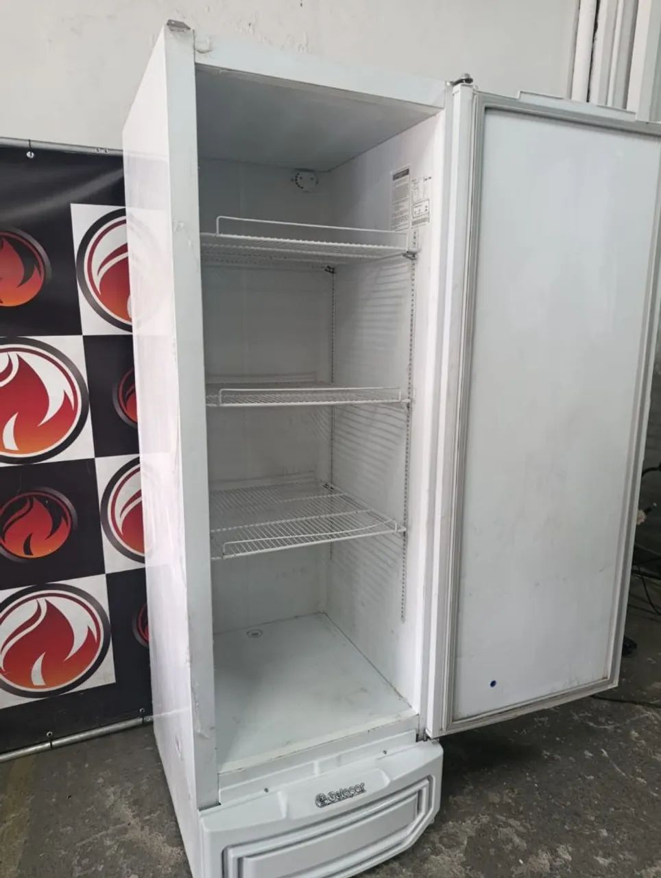 Freezer 70x80x2,00 vertical 1 porta cega marca Gelopar 577 L 220 v
