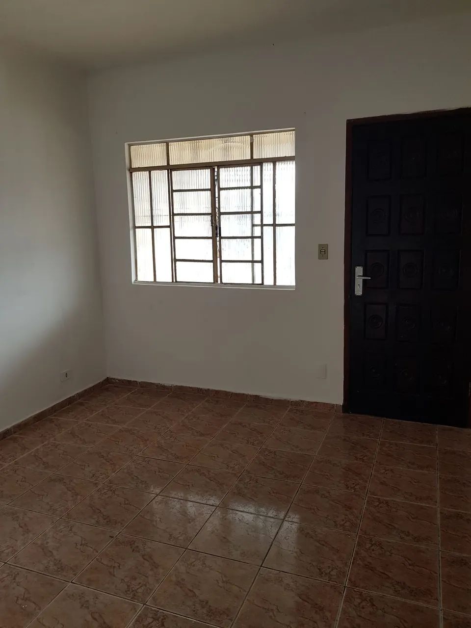 Aluga casa três  cômodos próximo Cidade Dutra - Foto 2