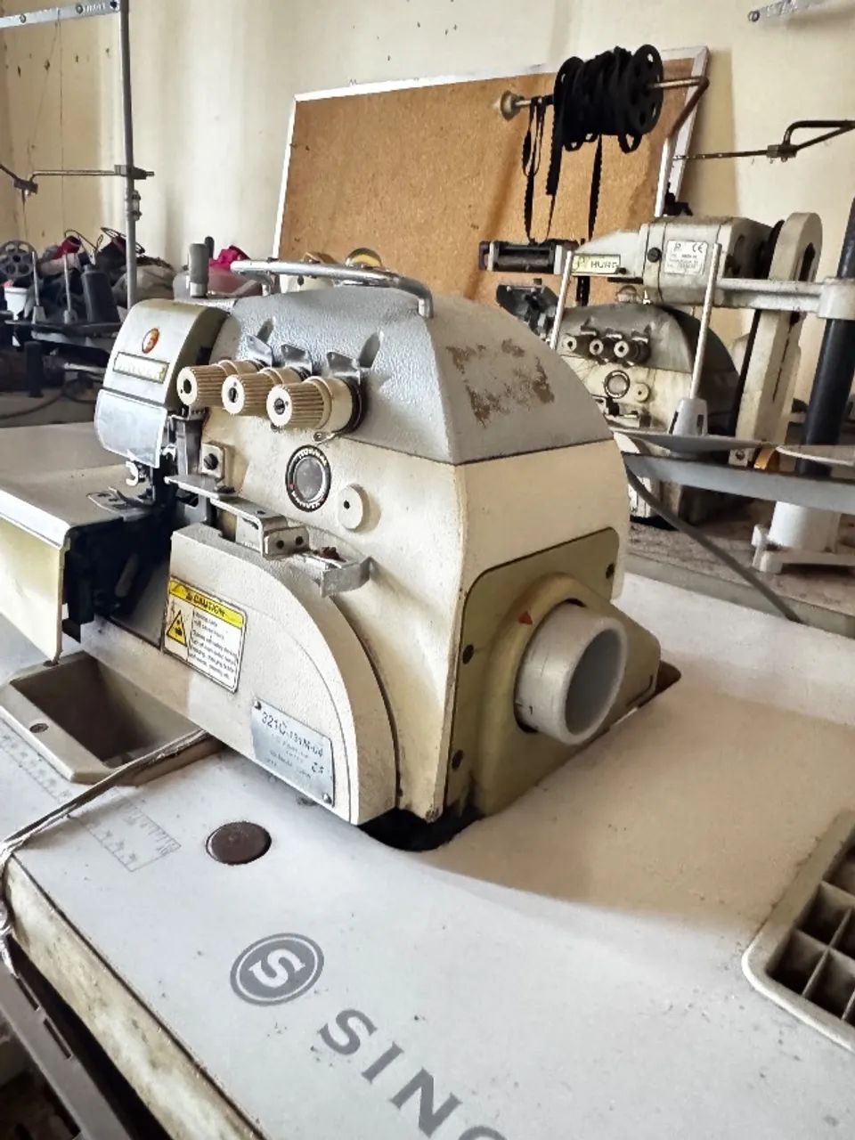 Máquina industrial de costura  - Foto 3