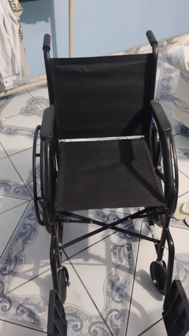 Cadeira de Rodas - suporta 80kg - Foto 2