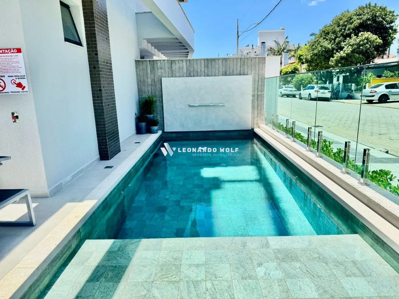 APARTAMENTO NOVO E MOBILIADO A 150 METROS DO MAR, COM 2 DORMITÓRIOS SENDO 1 SUÍTE