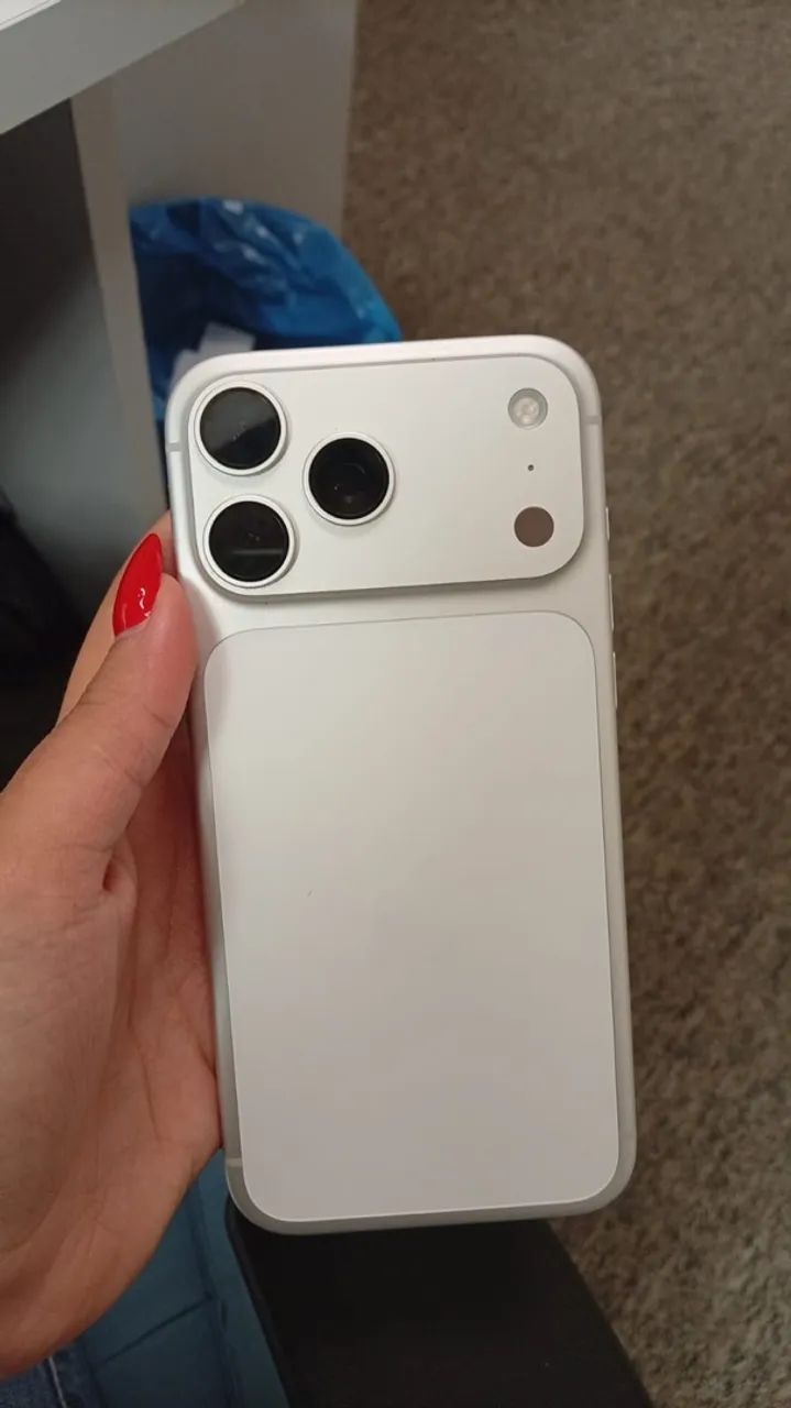 iphone 17 pro max Silver
