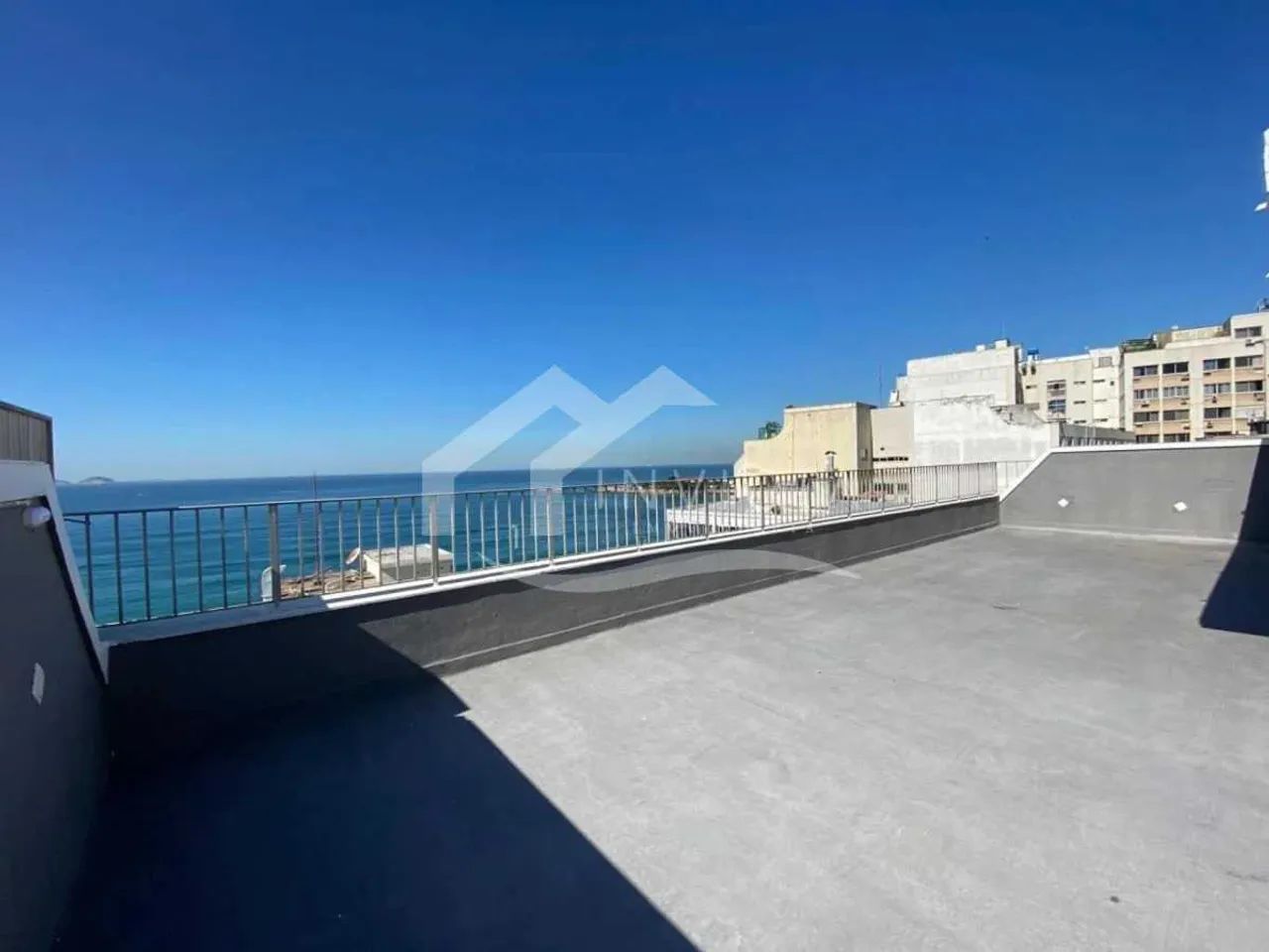 Posto 6, a uma quadra da praia, 3 quartos com vaga!