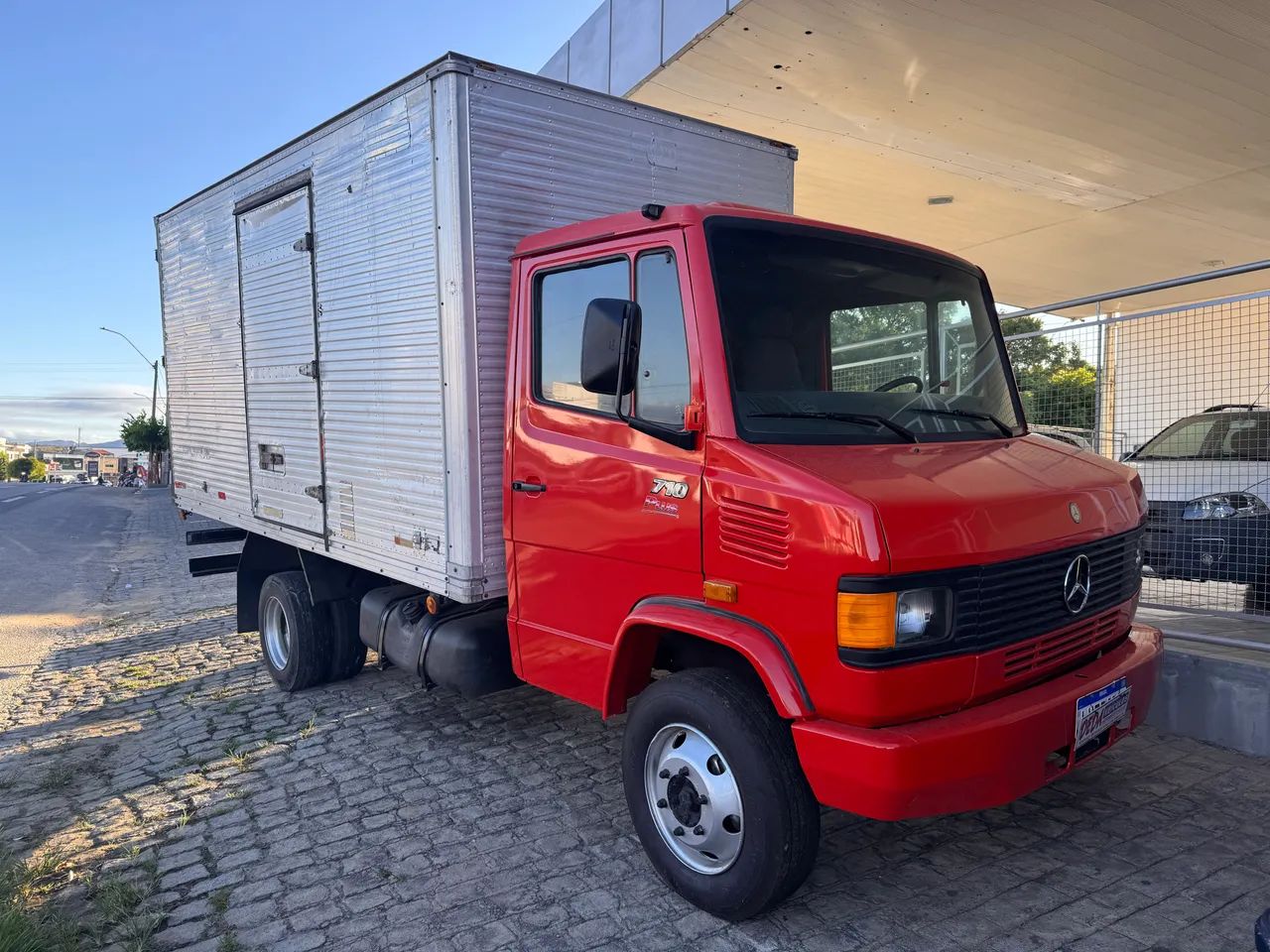 Mercedes 710 ano 2003