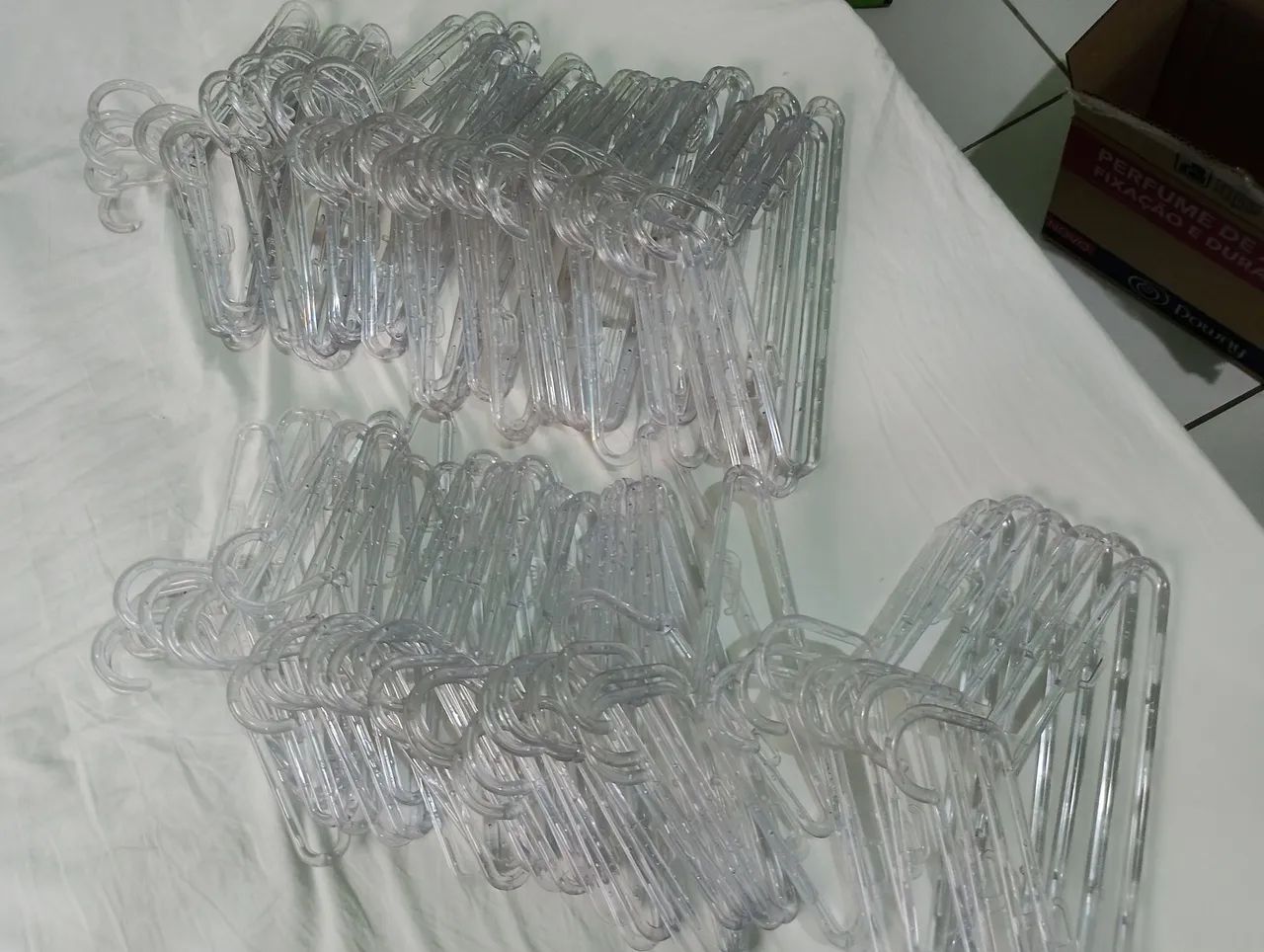 75 Cabides infantis acrílico transparente grosso com gancho.  - Foto 2