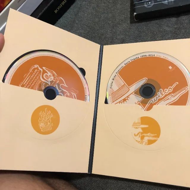 BOX 4 CDs Wilco - Alpha Mike Foxtrot (Rare Tracks 1994-2014) Importado - Foto 4