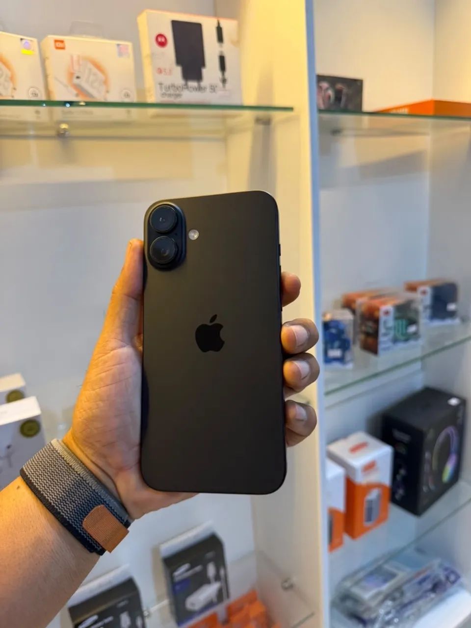 iPhone 16 plus 126 gb funcionando tudo perfeitamente bateria 96% - Foto 2