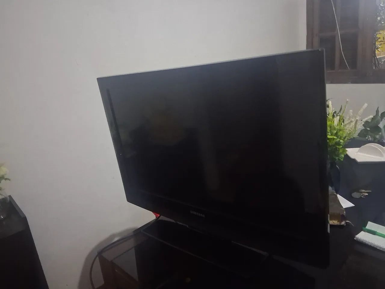 Vendo uma TV nao e smart em perfeito estado 
