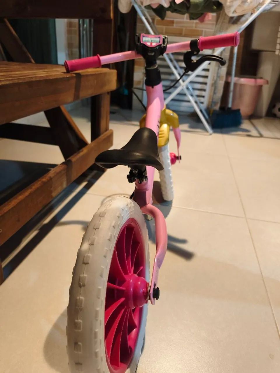 Vendo bicicleta de equilíbrio infantil . - Foto 2