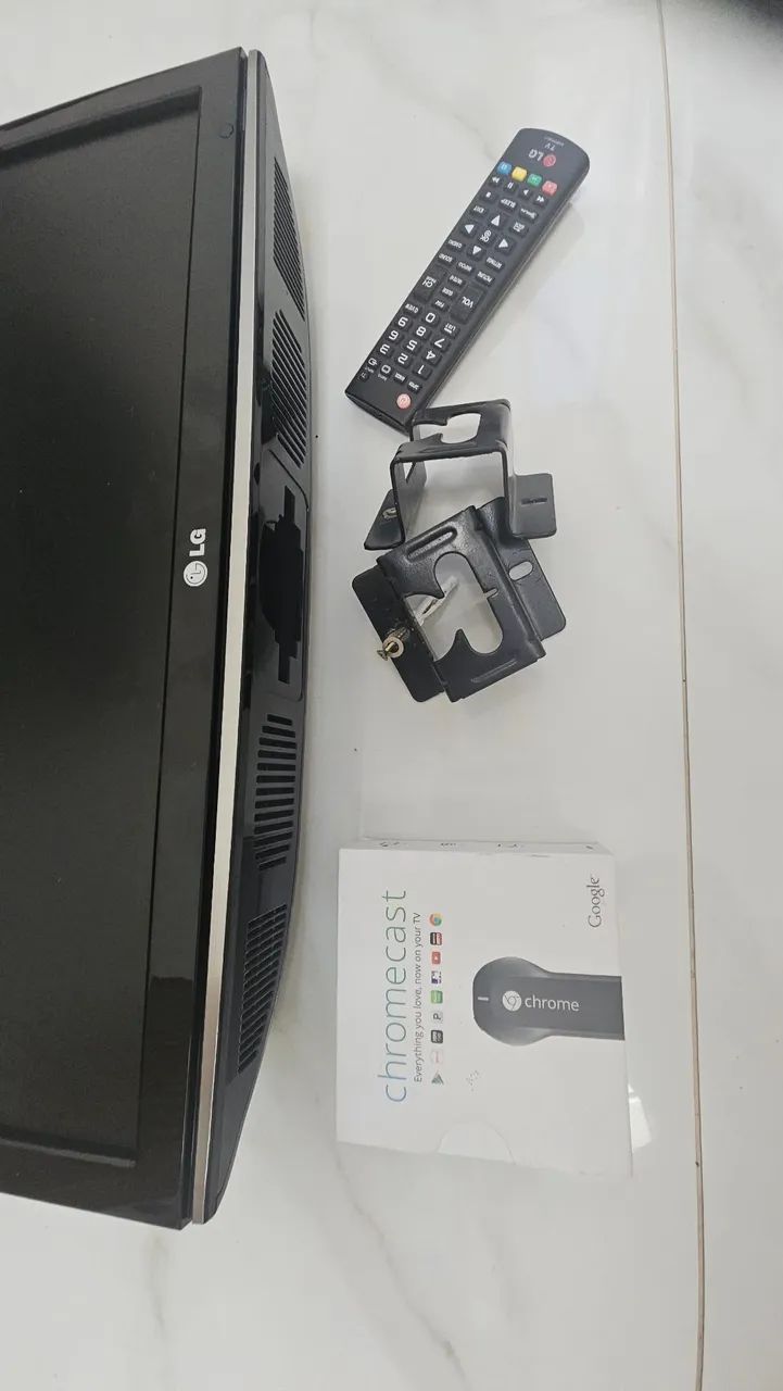 LG TV / MONITOR + CHROMECAST
