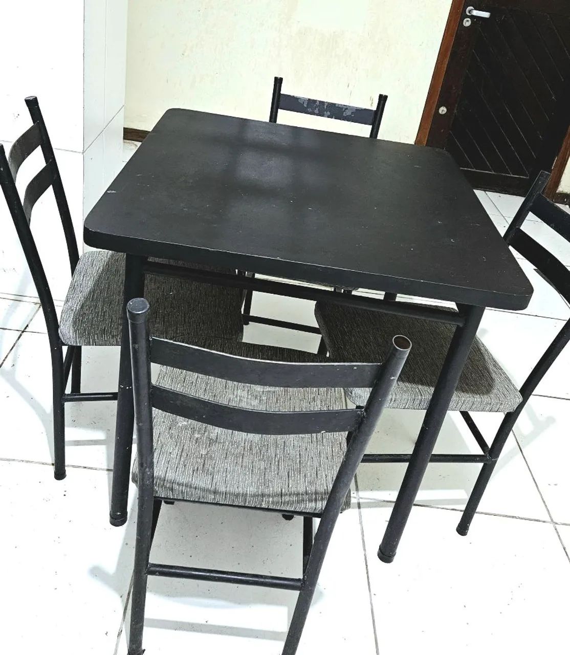 Masa com 4 cadeira de ferro estafada  - Foto 5