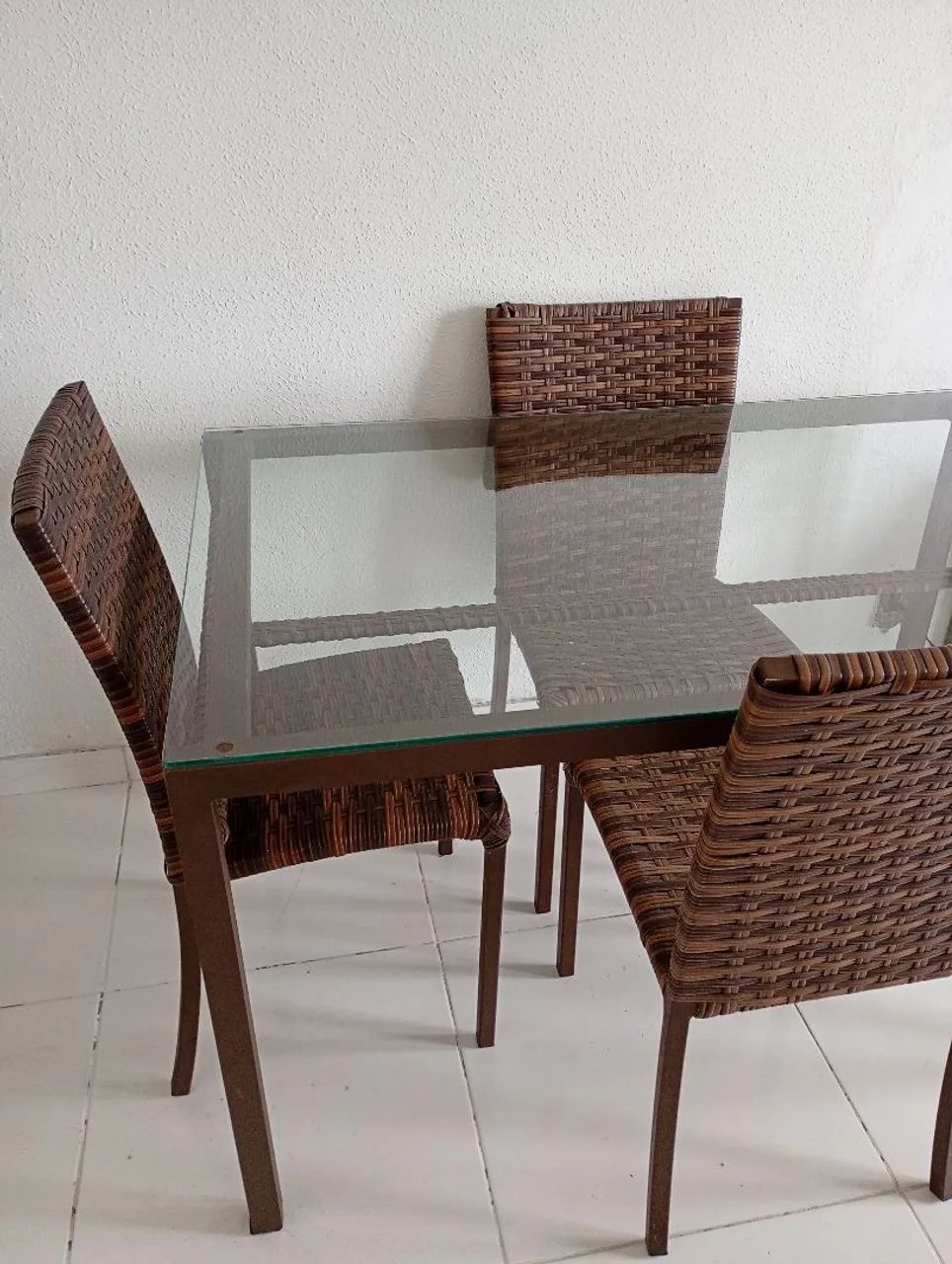 Mesa com tampa de vidro. - Foto 2