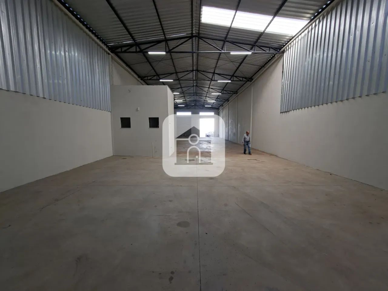Galpão comercial para locação no bairro Brasil - Foto 3