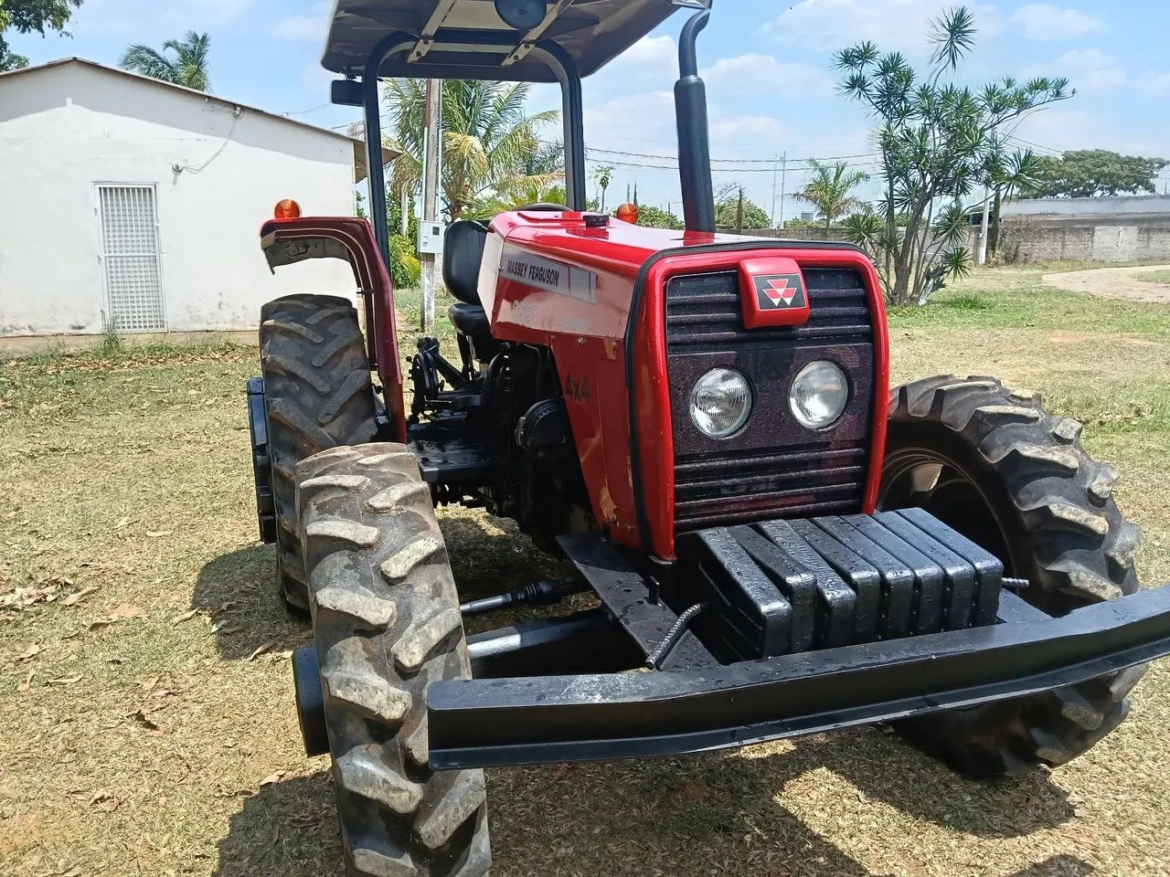 Trator Massey Ferguson 