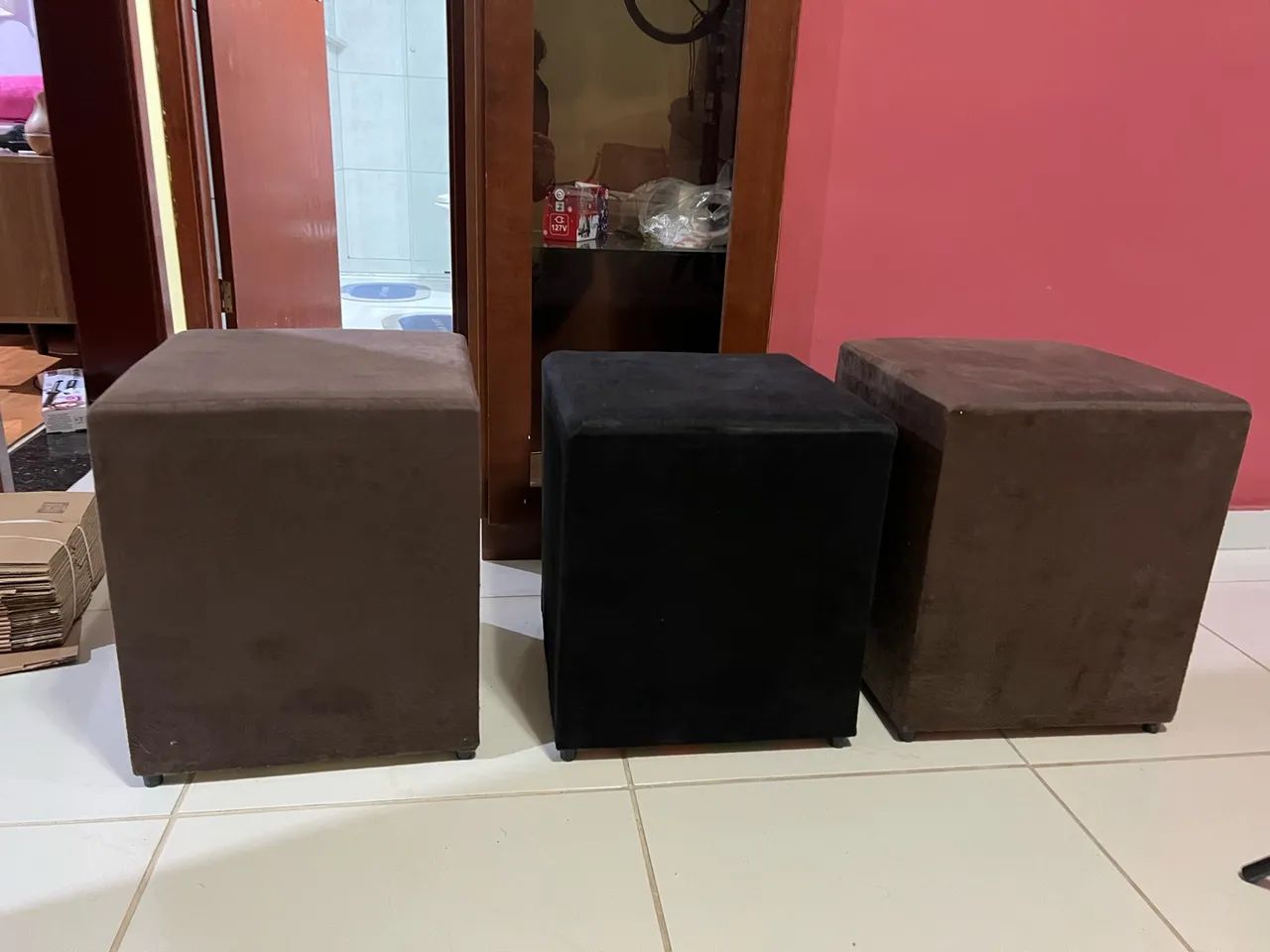 KIT COM 3 PUFS PRETO E MARROM 