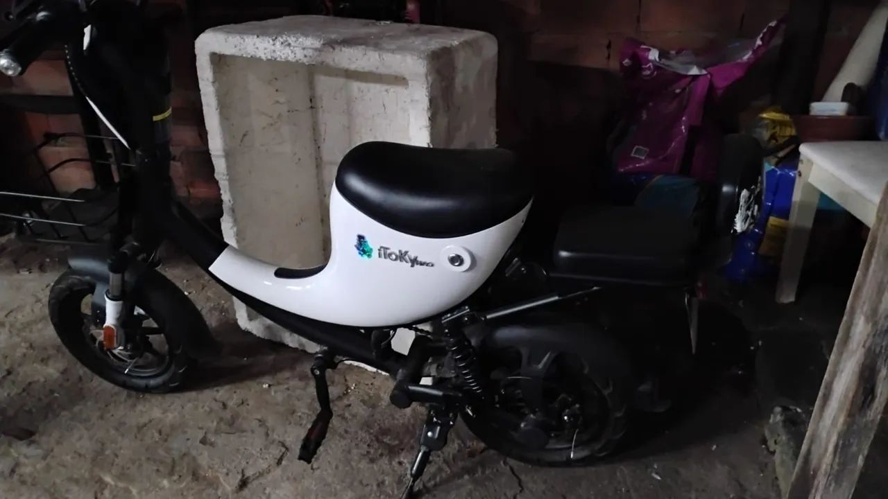 Bicicleta elétrica + Par de capacetes - Foto 3