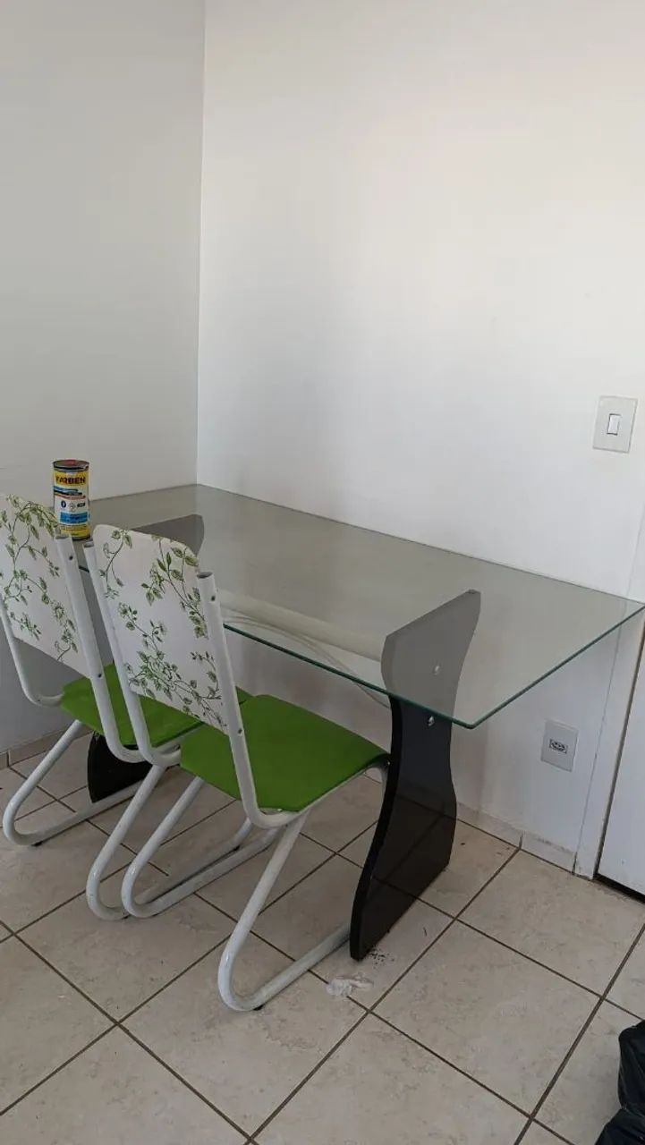 Mesa com 05 cadeiras