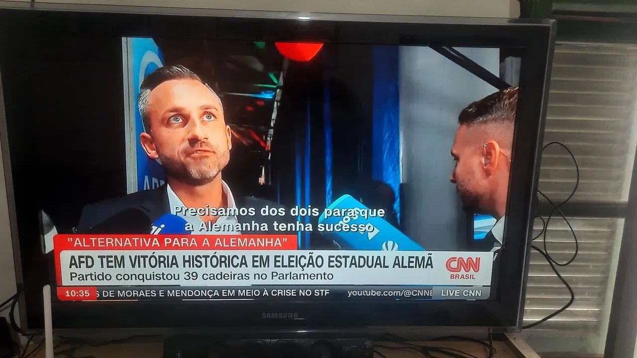 Vendo TV Sangsung 40 polegadas NÃO E SMART - Foto 3