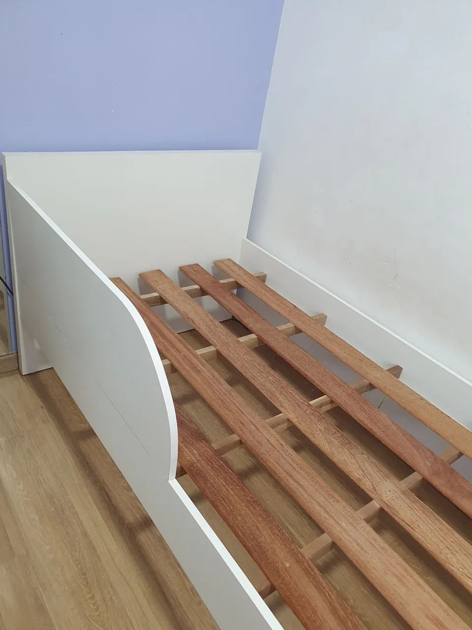 Cama de solteiro toda  em MDf
