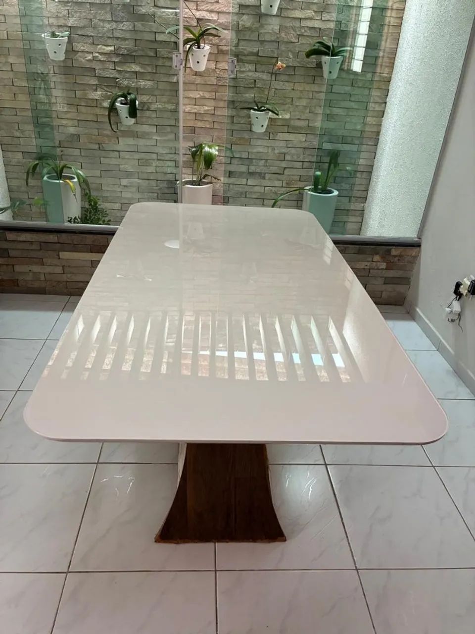 Mesa com tampo de vidro sem as cadeiras. - Foto 5