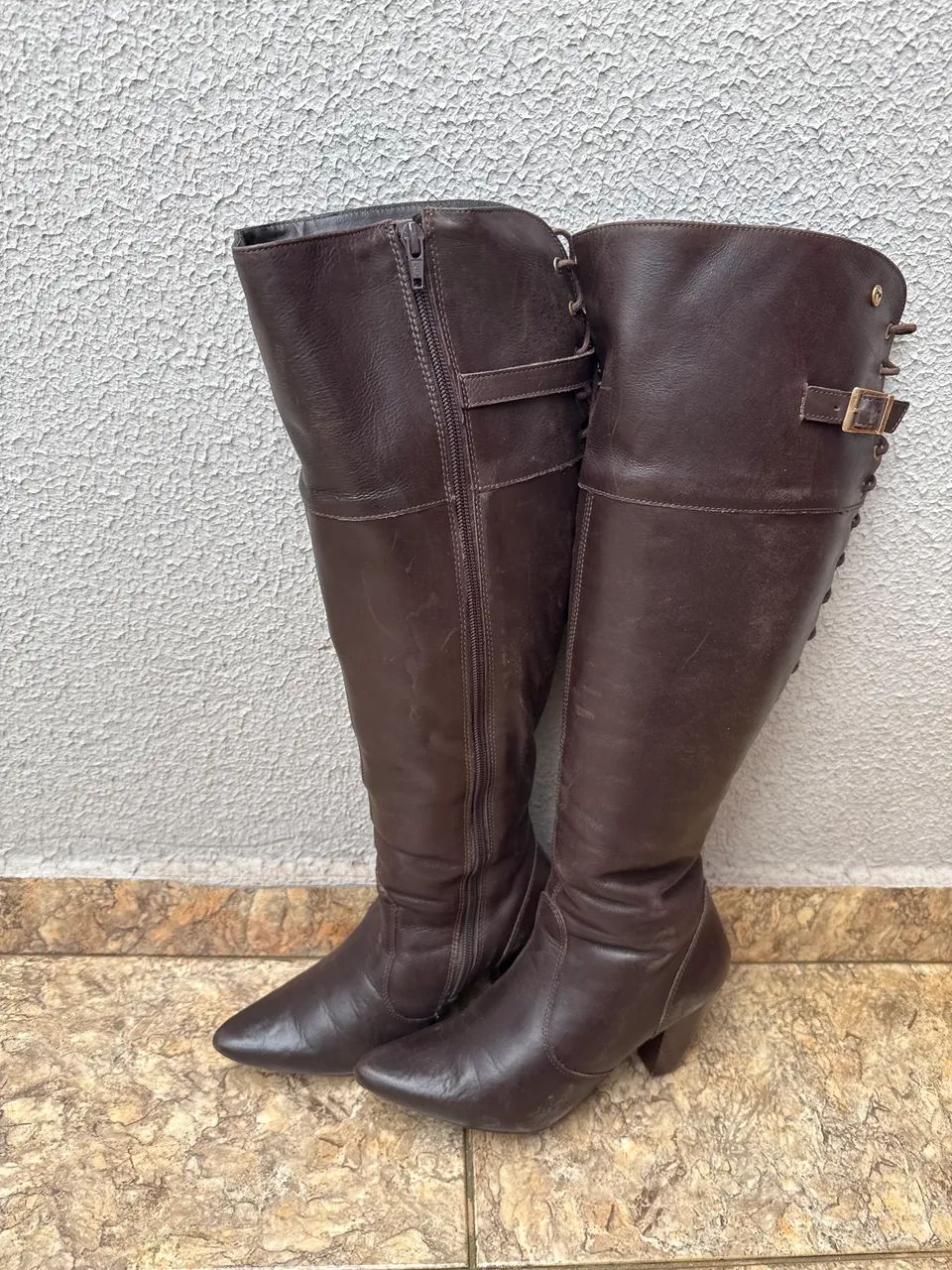 Bota marrom cano longo