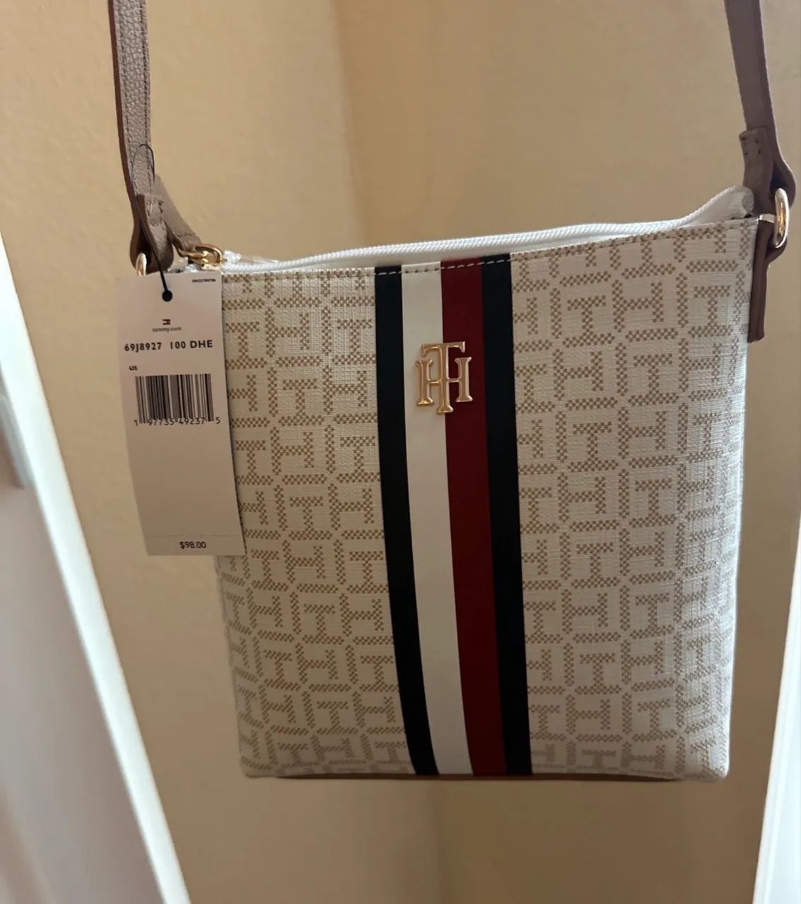 ? Bolsa Transversal Tommy Hilfiger - Elegância e Versatilidade - Foto 2