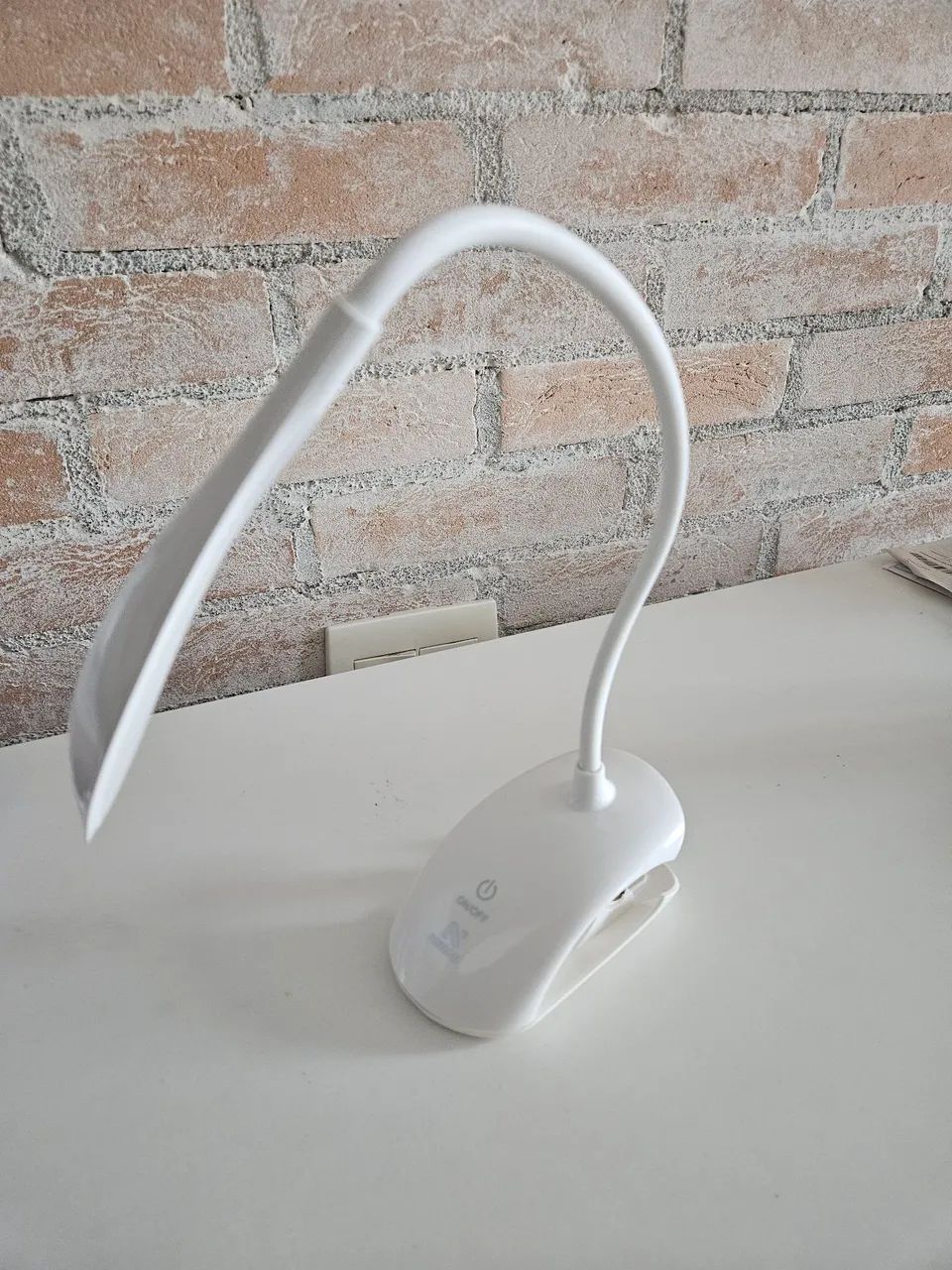 Luminária de Mesa articulável com Clip (Nova) - Foto 2