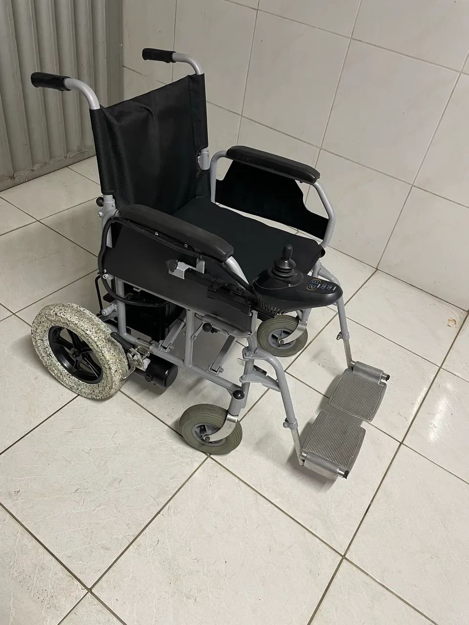 Cadeira de rodas elétrica - Foto 3