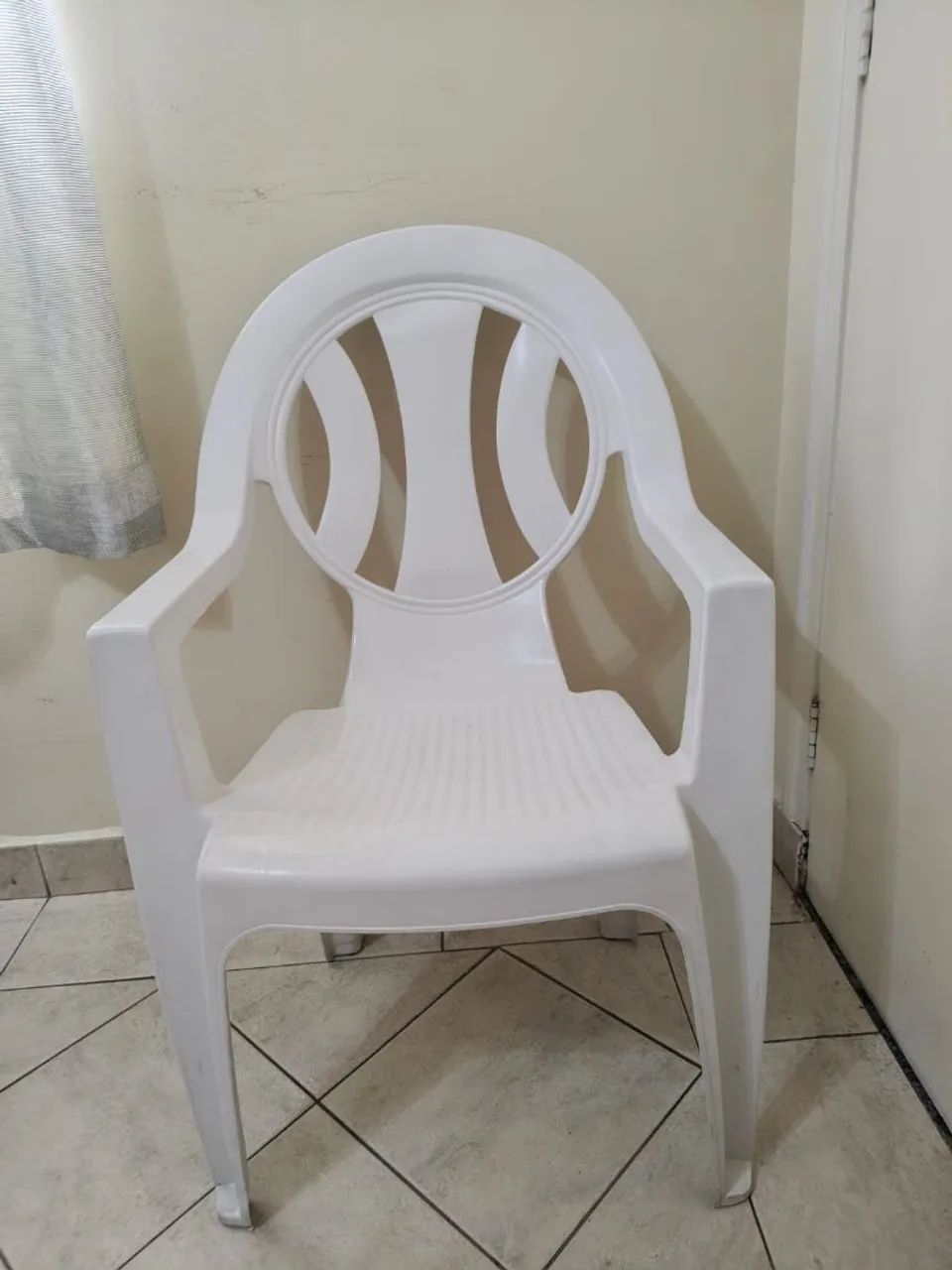 Cadeira branca tamanho GG  - Foto 2