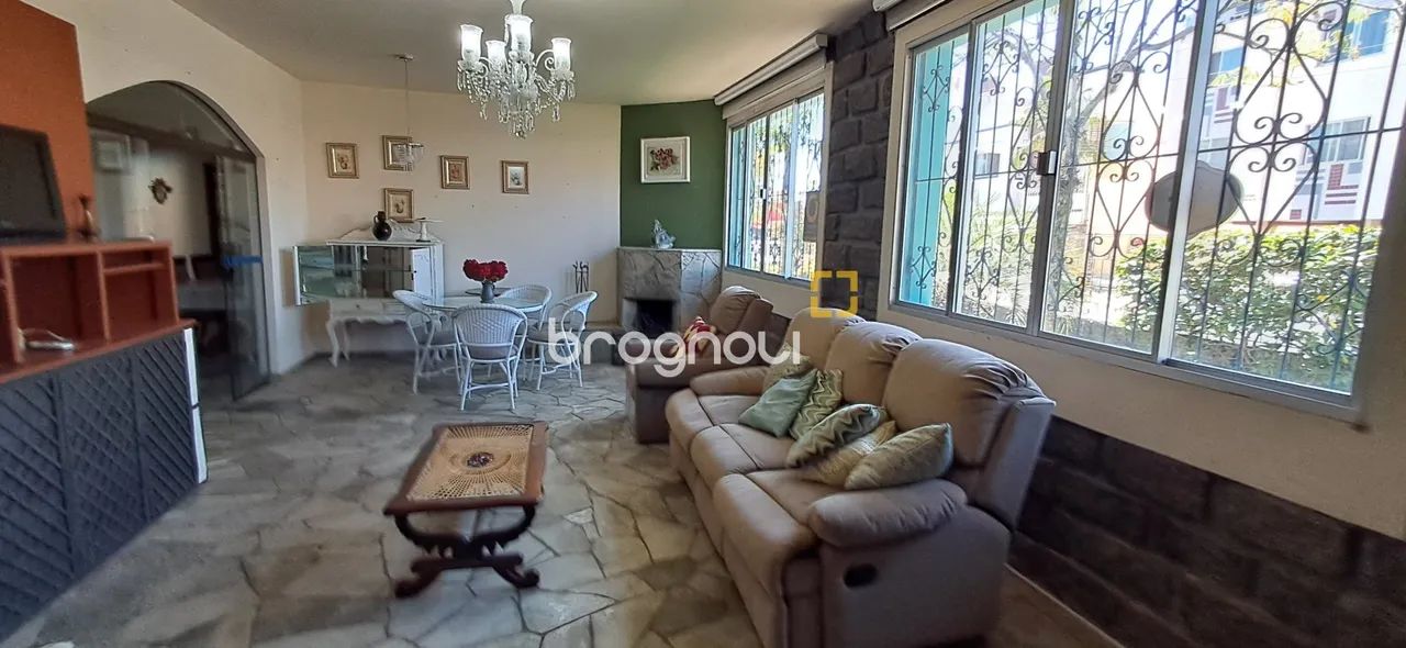 Ampla casa com 6 dormitórios em Canasvieiras - Foto 3
