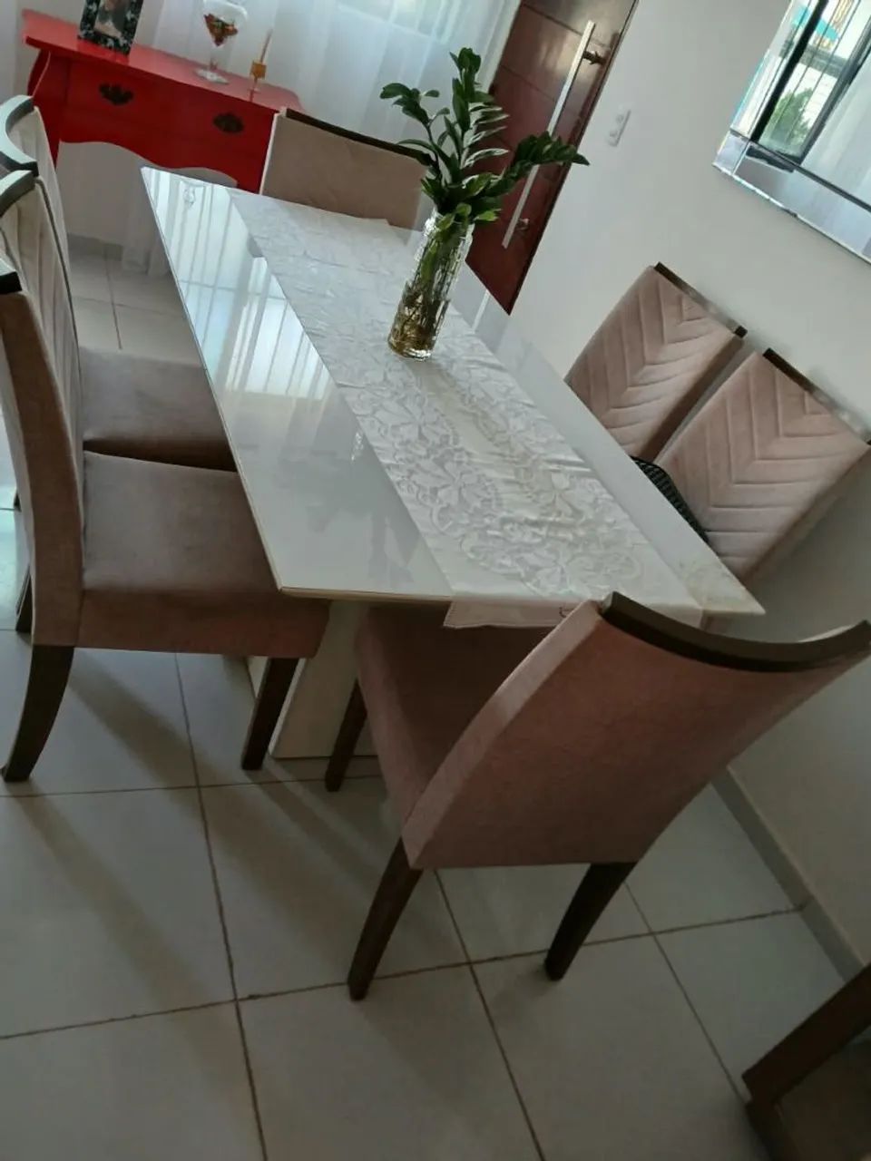 Vendo mesa com 6 cadeiras. - Foto 3