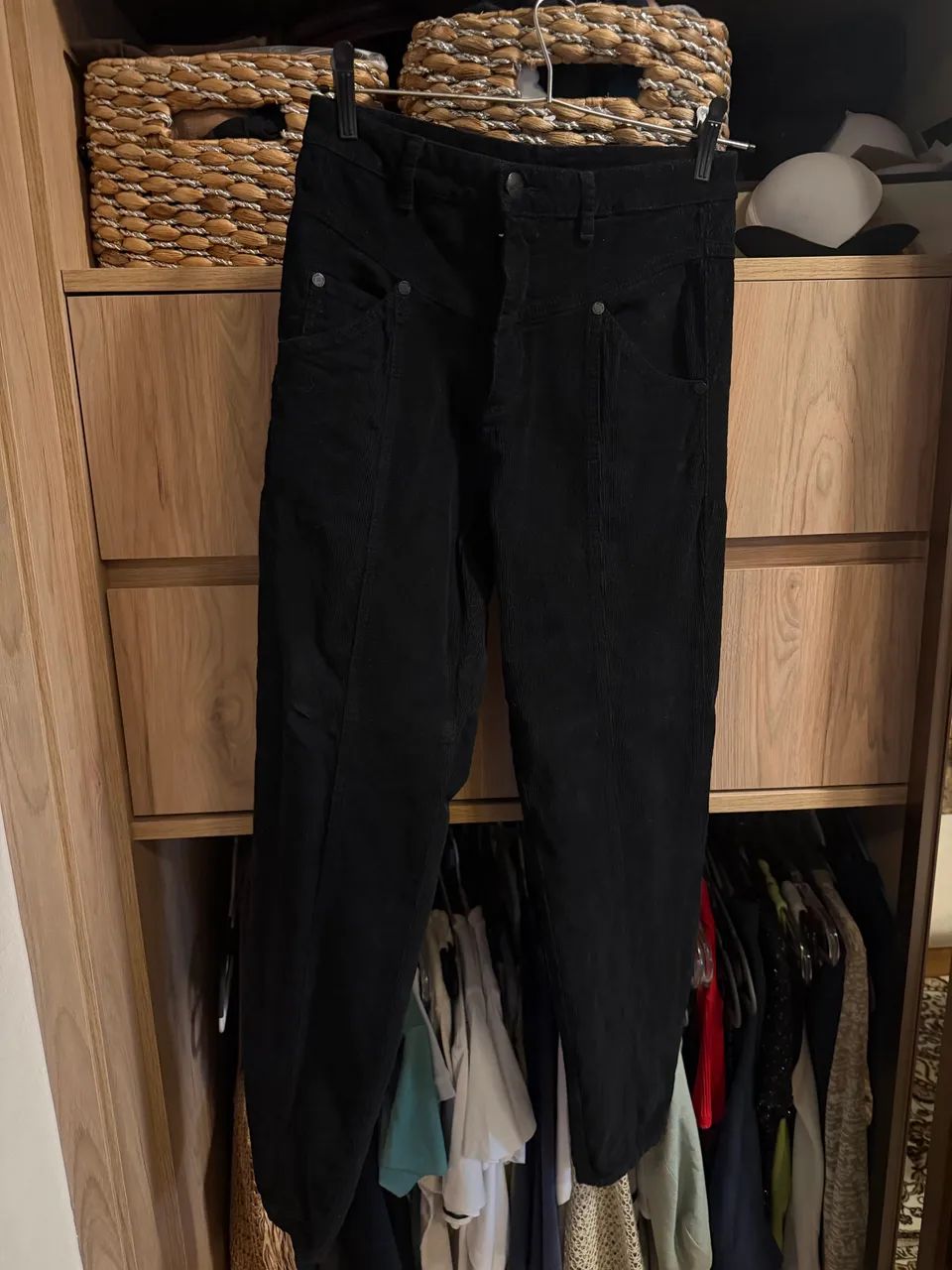 Calça de veludo preto cotelê da marca Mixed - Foto 2