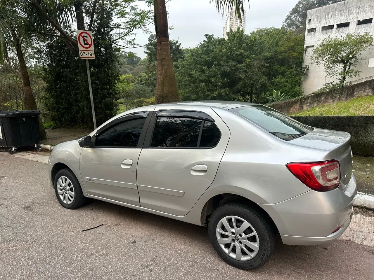 Renault Logan Expression Hi-flex 1.6 8V 4P 2017 - Foto 2