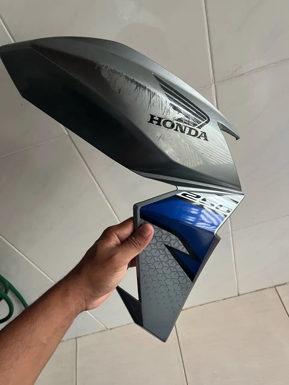 ABA DIREITA CB 250 (carenagem) - Foto 2