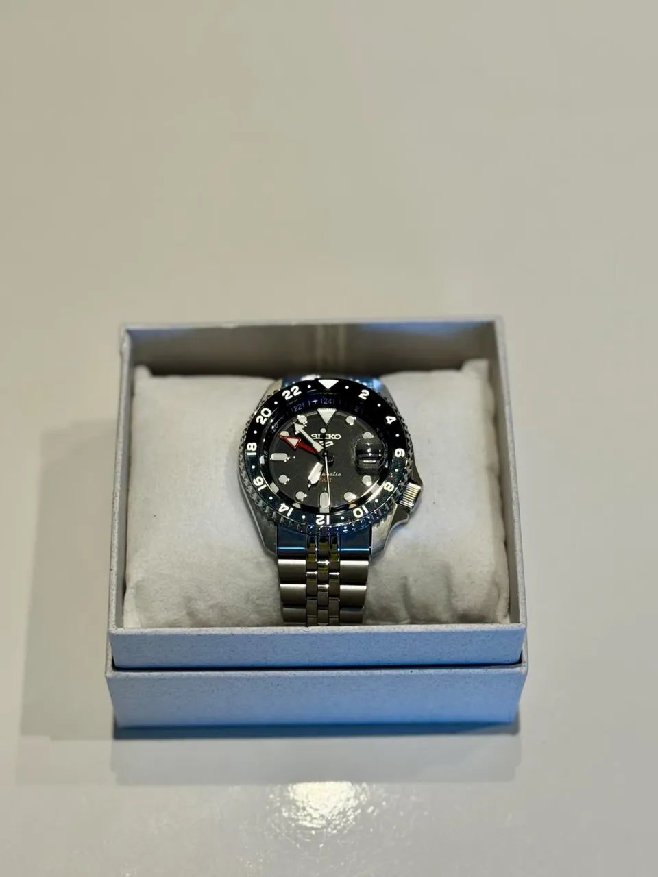 RELÓGIO SEIKO 5 SPORT GMT | BRUCE WAYNE - Foto 4