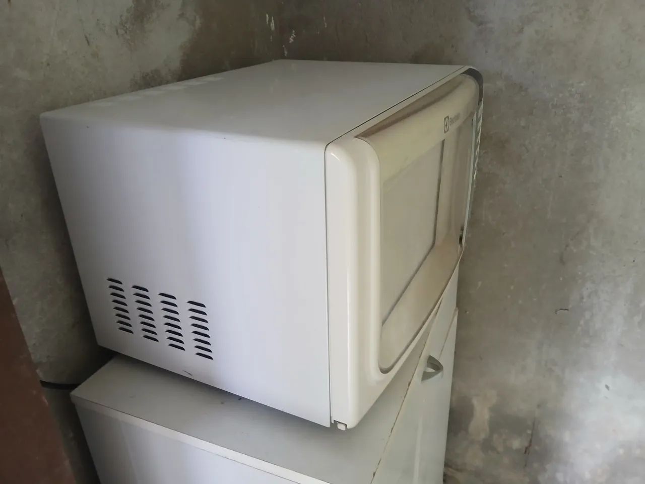 Micro-ondas Electrolux semi novo - Foto 2