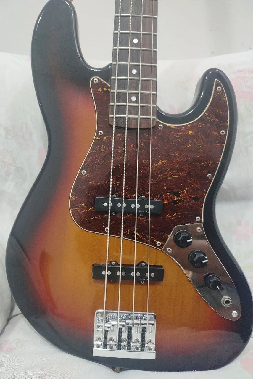 週末限定　Squier by Fender Jazz Bass 2001年製 Baixo Jazz Bass Squier Fender - Instrumentos musicais - Gávea