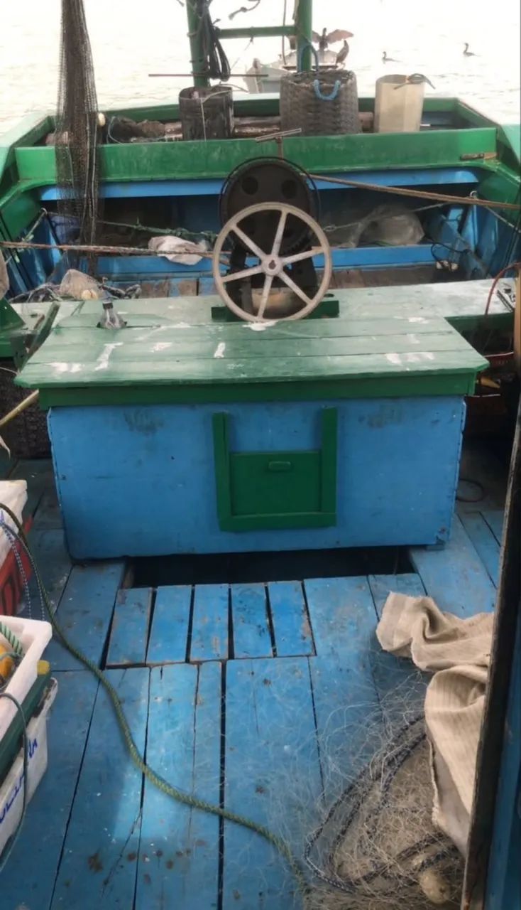VENDE-SE BOTE DE PESCA COM LICENÇA DE ARRASTO CAMARÃO - Foto 2