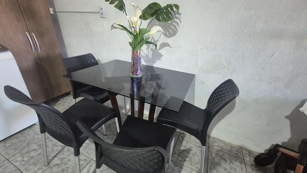 Mesa retangular com 4 cadeiras  - Foto 2