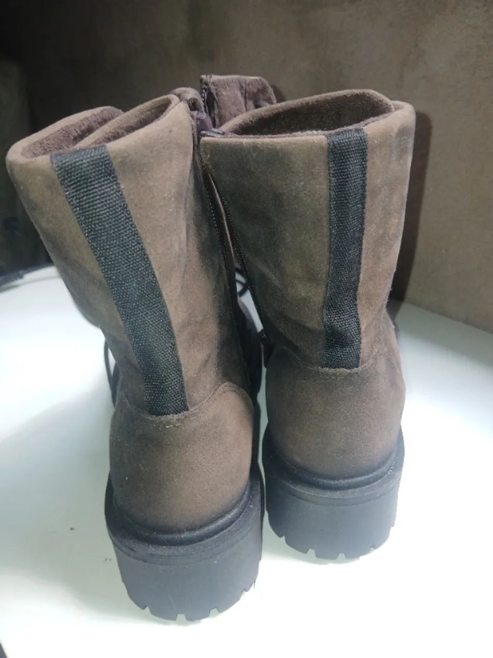 bota de couro marrom  - Foto 4