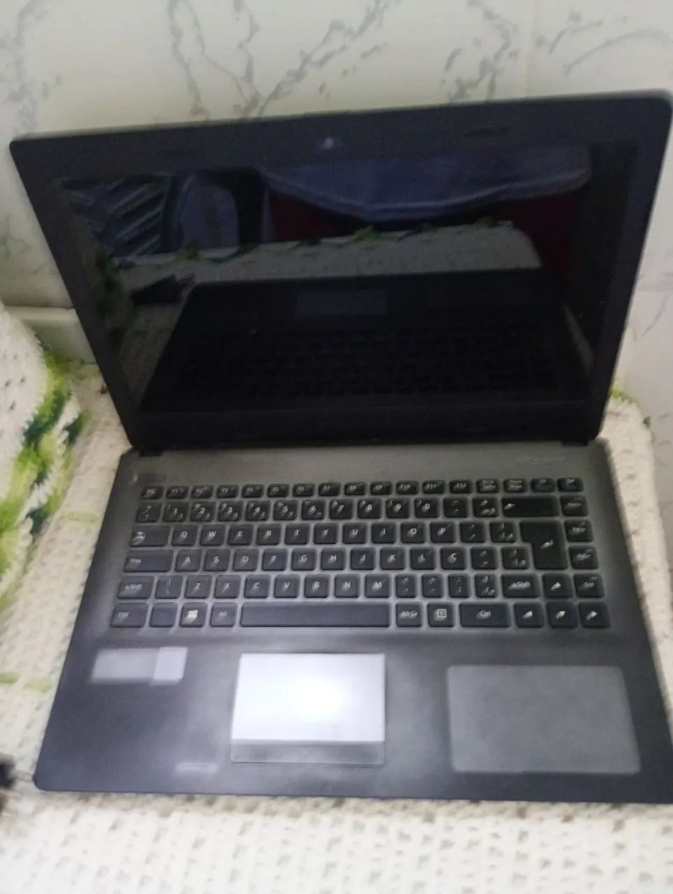 Notebook semi novo.