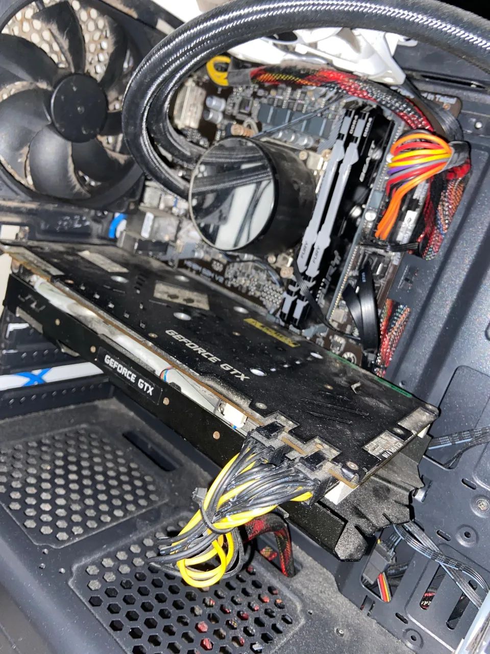 Pc gamer com perefericos e 2 monitores