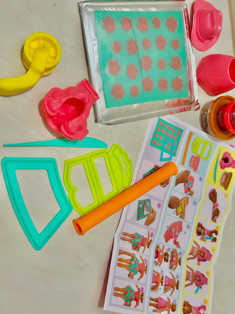 Kit boneca barbie play doh nunca usado