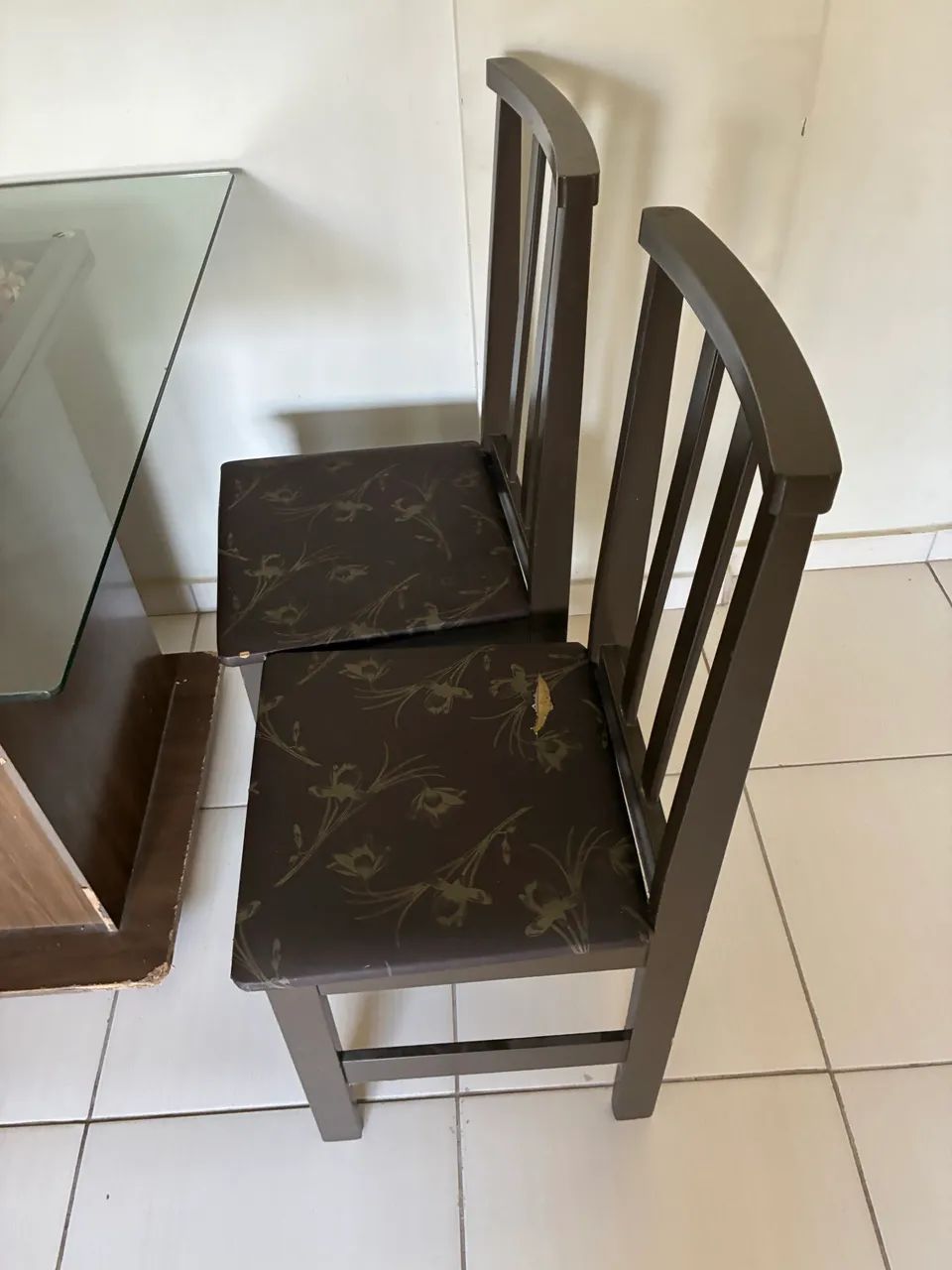 Mesa tampo vidro com cadeiras - Foto 3